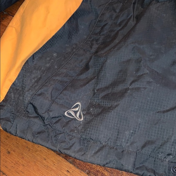 SNOWBOARDING JACKET 🏂⛷🎿 - Picture 2 of 5